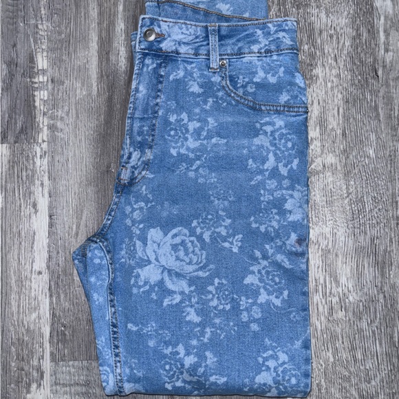 Blue Jeans - Picture 3 of 4